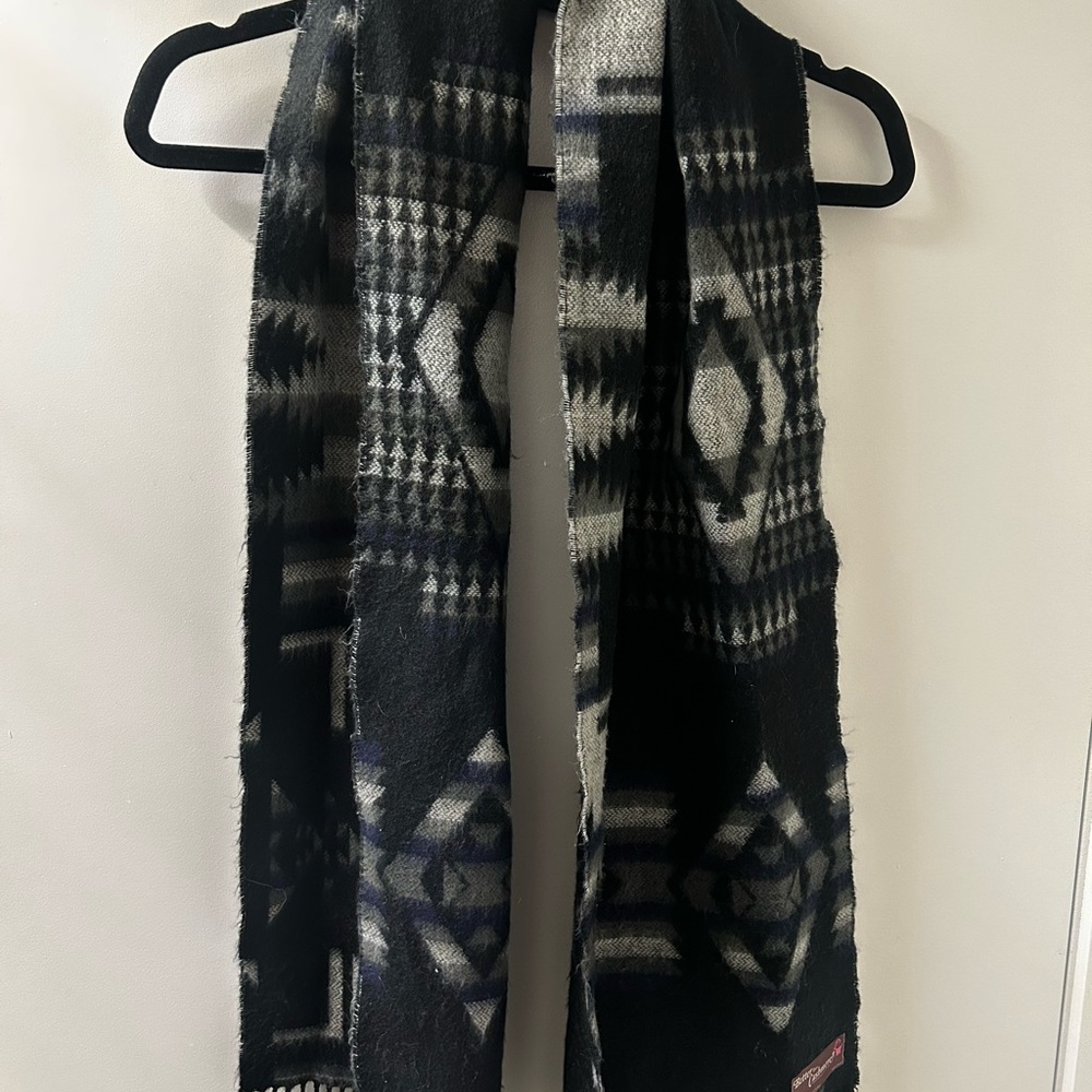 Geometric Patterned Black and Gray Scarf